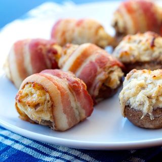 Ciuperci umplute cu bacon si cașcaval - 4 portii