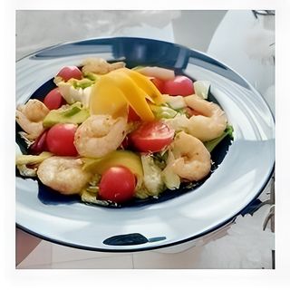 Salată picantă cu creveți