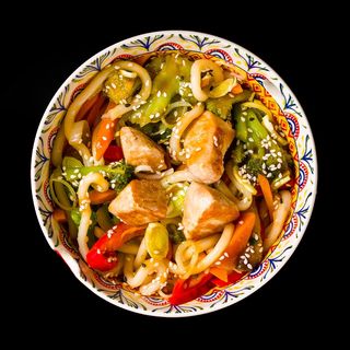 Ljuti wok sa piletinom