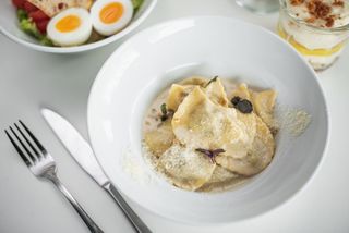 Равіолі з язиком та вершково-цибулевим соусом (300г)