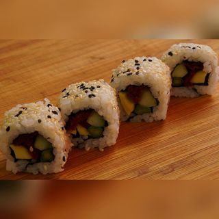 Зеленчуци ура маки 4бр (100г)