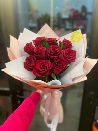 #4. 10 წითელი პრემიუმ ხარისხის ჰოლანდიური ვარდის თაიგული