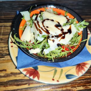 Salata sa cherry paradajzom i rukolom