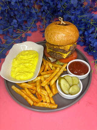 Мега бургер з сирною ванною