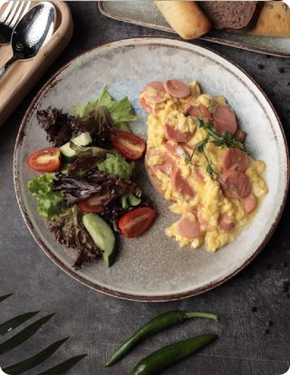 Яичница с сосисками