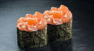 Суші спайс лосось