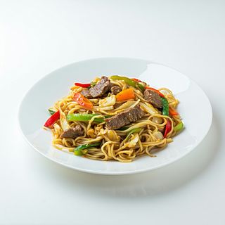 Spaghete prajite cu carne de vita, ou si legume
