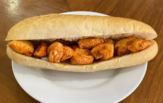 Bocadillo pinchos de pollo