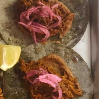 Taco de cochinita pibil (cerdo)