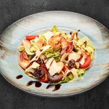 Средиземноморска салата с морски дарове (370г)