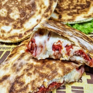 Patate, salsiccia, porcini e mozzarella