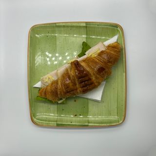 Kroasan sa pilećim prsima 200gr