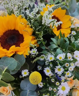 Ramo Variado Con Girasoles