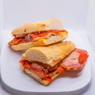 Bocadillo De Lomo Y Pimientos De Piquillo