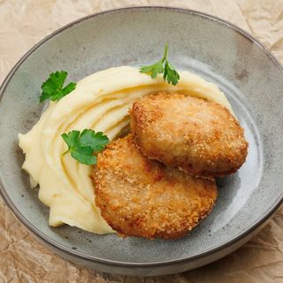 Chicken cutlets with mashed potatoes
