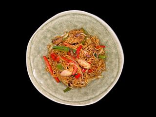 Yakisoba con pollo