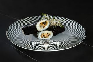 Handroll z węgorzem