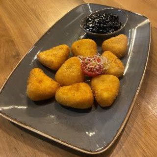 Панирани топени сиренца със сладко