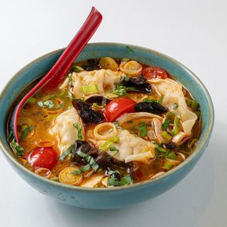 Zuppa take thai fusion con gyoza