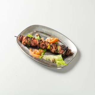 Tirinhas na Brasa com guarnição