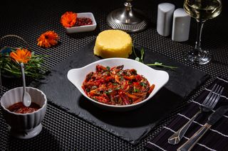 Tocăniţă de ciuperci cu mămăliguţă