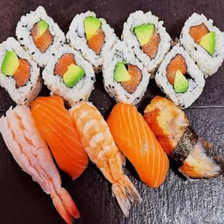 136.Bandeja Sushi Toyama (13 Pzs.)