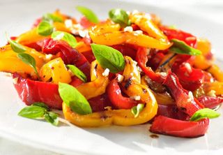 Салата печени чушки (300г)