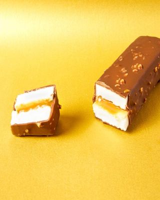 Barretta Gelato al Fiordilatte con caramello e arachidi