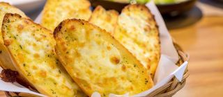 Pan de ajo mozarella gratinado