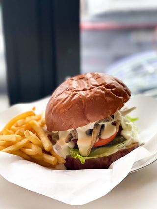 Бургер з чорноморським хрустким анчоусом 