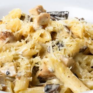 Penne Pollo e Funghi