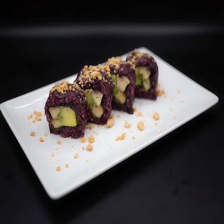 Uramaki Black Pollo Aguacate (4 Pza.)