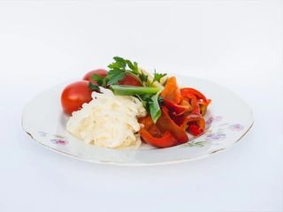 Murături (roșii, castraveți, varză murată, ardei marinați)