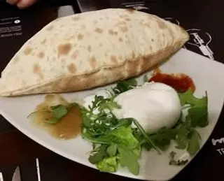 Burratta con dos mermeladas