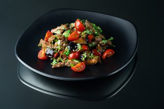 Տաք աղցան հորթի մսով