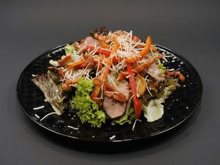 Салат з печеною телятиною (275g)