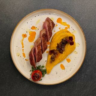 Качине філе з морквяно-імбирним пюре