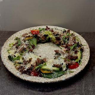 Теплий салат з телятиною