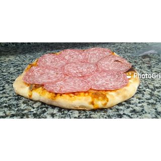 19. Pizza salame dolce