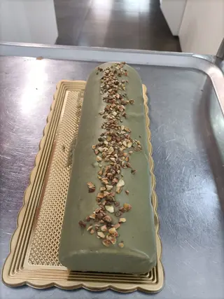 Tronchetto gelato con cremino pistacchio e mandorla
