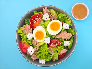 Салат із консервованим тунцем (270г)