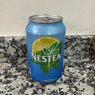 Nestea o Fuze tea de Limón lata 330ml.