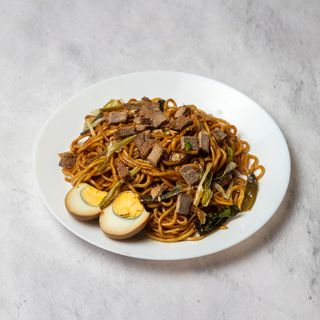 Rezanci sa uljem od mladog luka sa govedinom