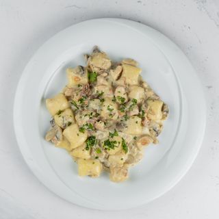 Njoki u umaku od puretine, gljiva i pancete