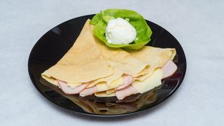 Klasična palačinka pizza sa pečenicom