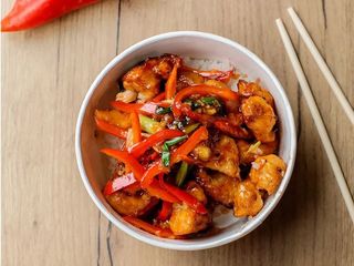 Курка в кисло-солодкому соусі з рисом (480г)