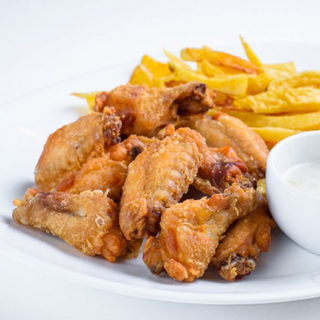 Aripioare la ceaun cu garnitura si sos gorgonzola