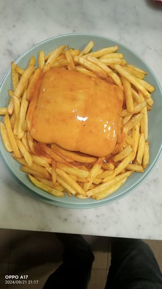 Francesinha Especial com Batata