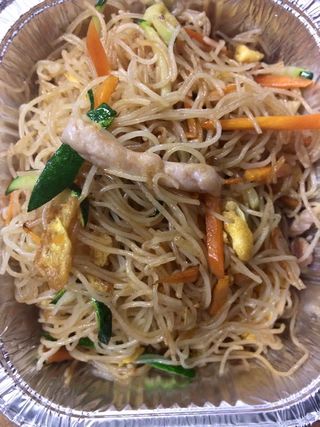 16 Spaghetti di riso con carne