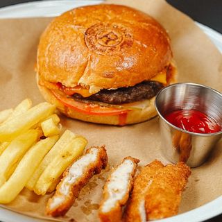 Kid's Cheeseburger (440г)